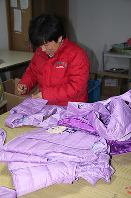 【专供淘品牌来图来样.包工包料羽绒服生产线】价格,厂家,图片,服装加工,江阴益鎏金属材料-