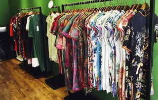 易门这家专做精品旗袍和个性服装的店,现在夏装全场6.8折优惠啦 更多个性精品服装欢迎进店了解